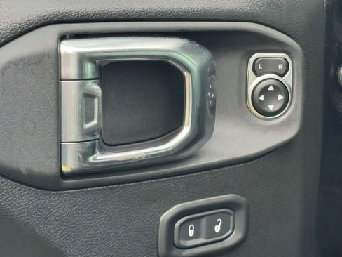 New 2025 Jeep Gladiator Sport image 29