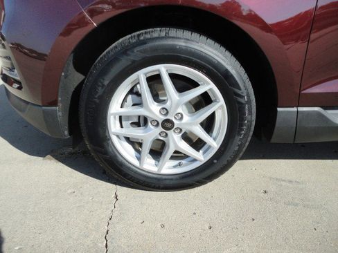 Used 2024 Ford Edge SEL image 2