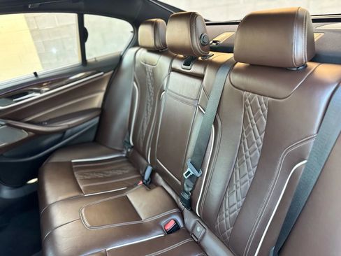 Used 2018 BMW M550i xDrive image 16