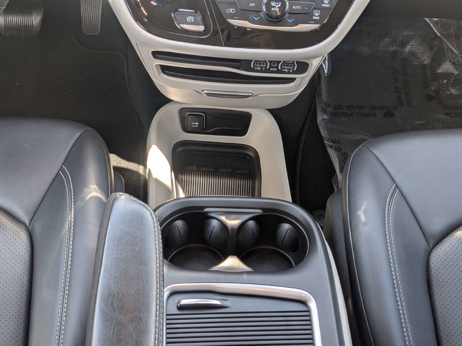 Used 2024 Chrysler Pacifica Touring-L FWD image 19