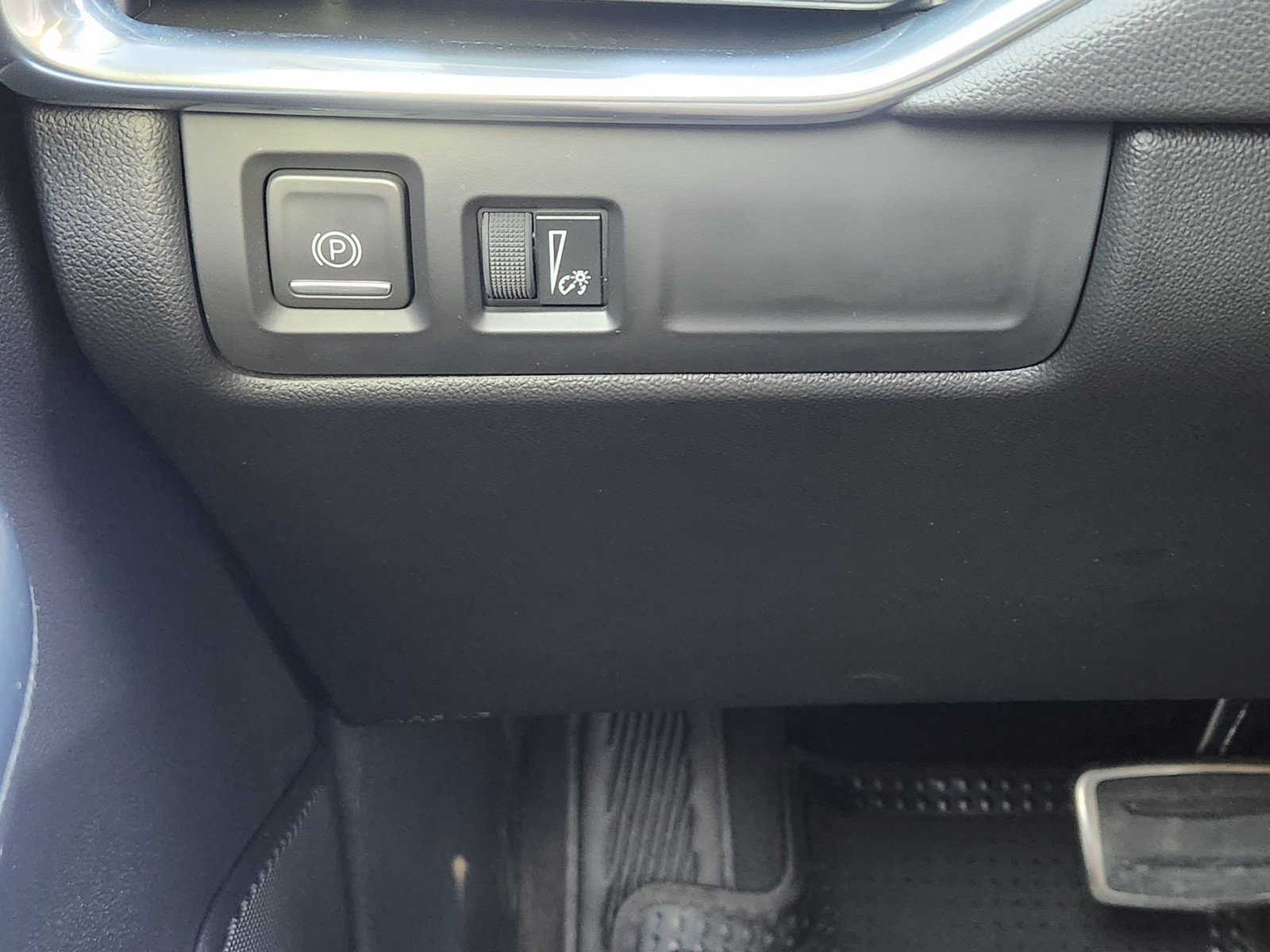 Used 2021 Cadillac XT4 Sport FWD image 19