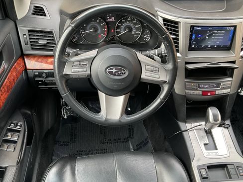 Used 2010 Subaru Outback 2.5i Limited image 20