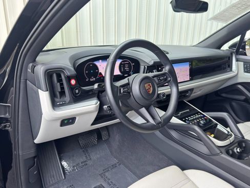 Used 2024 Porsche Cayenne AWD/4WD image 14