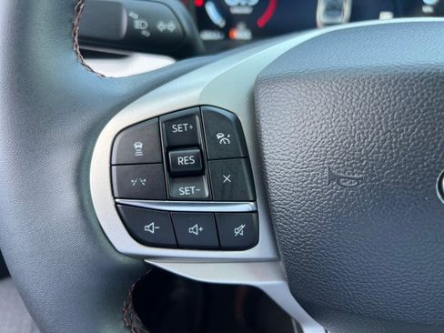 Certified 2025 Ford Explorer Active AWD/4WD image 17