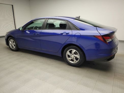 Used 2021 Hyundai Elantra SE FWD image 3