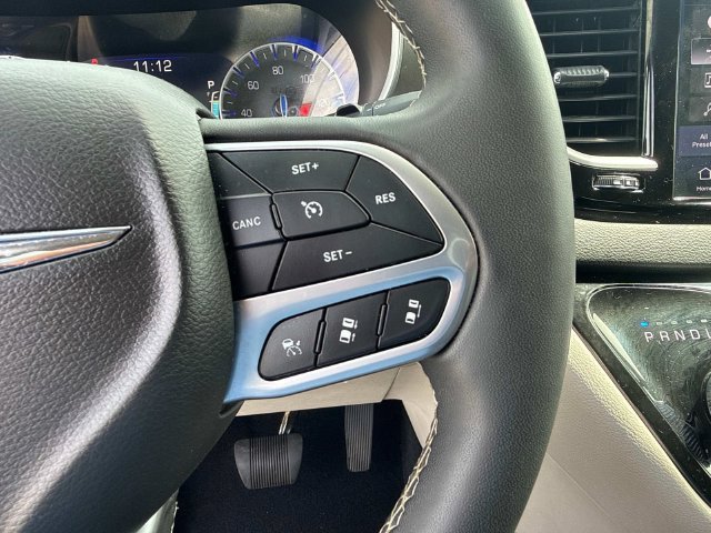 Used 2024 Chrysler Pacifica Touring-L FWD image 29