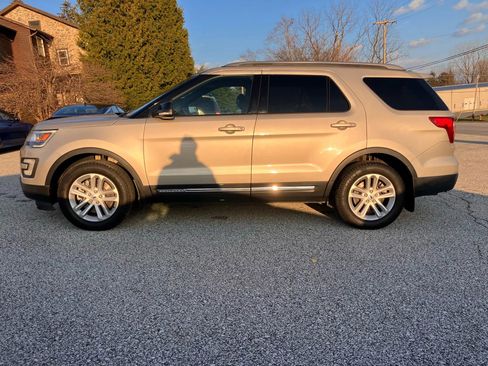 Used 2017 Ford Explorer XLT image 8