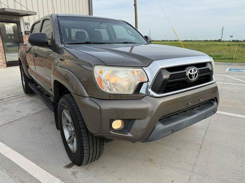 Used 2013 Toyota Tacoma PreRunner w/ SR5 Pkg RWD image 3