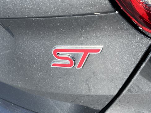 Used 2017 Ford Focus ST FWD image 10