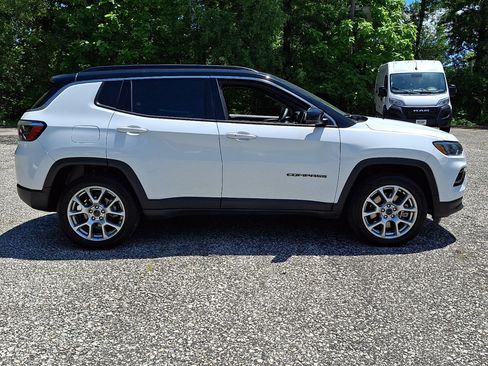 Used 2025 Jeep Compass Limited AWD/4WD image 6