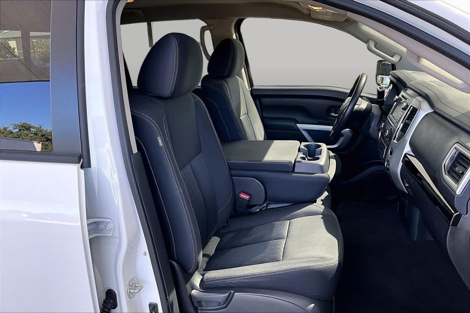 Used 2019 Nissan Titan SV RWD image 9