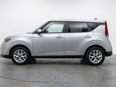 Used 2025 Kia Soul LX w/ LX Technology Package FWD image 5