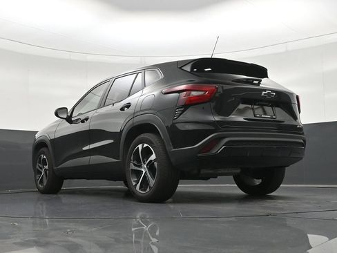 Used 2025 Chevrolet Trax RS w/ Driver Confidence Package FWD image 25