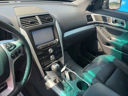 Used 2013 Ford Explorer XLT AWD/4WD image 3