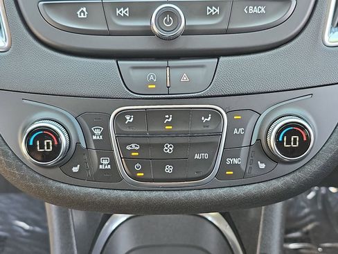 Used 2020 Chevrolet Malibu LT FWD image 24