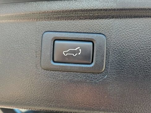 Used 2017 Subaru Outback 2.5i Premium AWD/4WD image 16