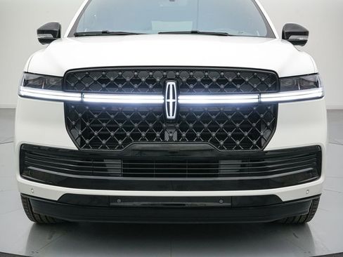 Used 2025 Lincoln Navigator L Reserve w/ Jet Appearance Package image 11