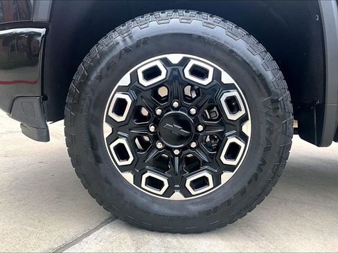 Used 2024 Chevrolet Silverado 2500 High Country w/ High Country Premium Package AWD/4WD image 12