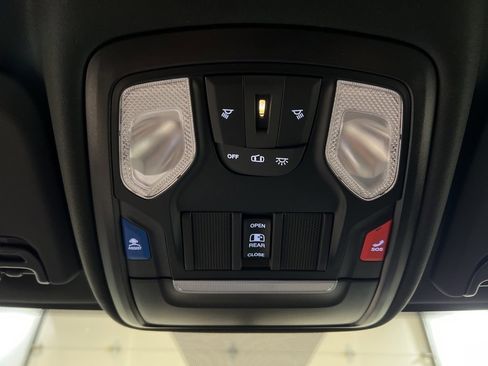 Used 2024 RAM 2500 Tradesman w/ Chrome Appearance Group image 25