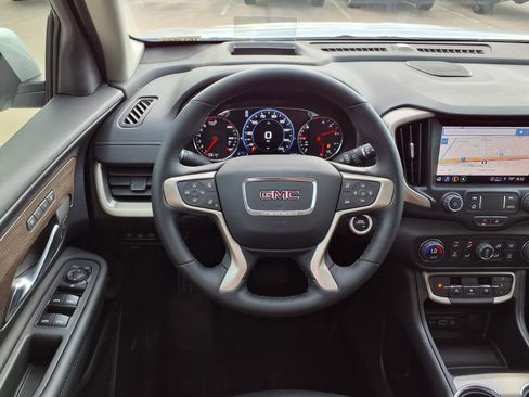 Used 2024 GMC Terrain Denali w/ Denali Premium Package AWD/4WD image 17