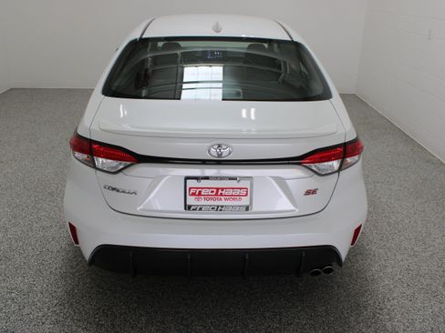 Used 2025 Toyota Corolla SE FWD image 8