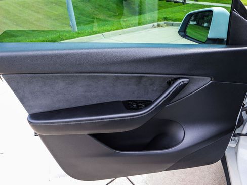 Used 2020 Tesla Model Y Long Range AWD/4WD image 30