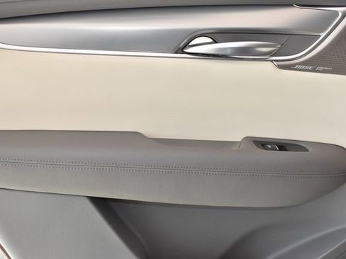 Used 2022 Cadillac XT5 Premium Luxury w/ LPO, Floor Liner Package AWD/4WD image 18