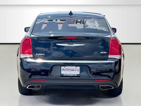 Used 2023 Chrysler 300 Touring RWD image 6