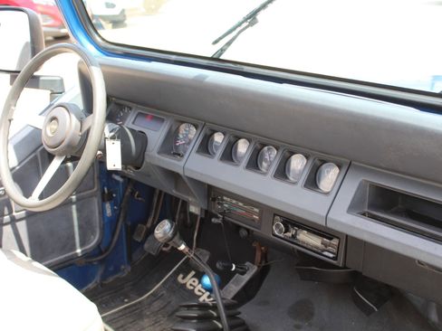 Used 1993 Jeep Wrangler S image 14