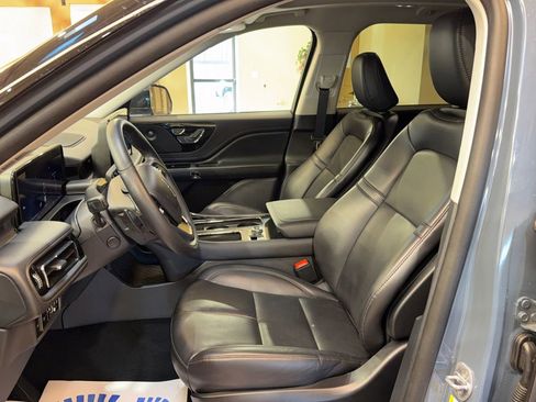 Used 2025 Lincoln Aviator AWD image 10