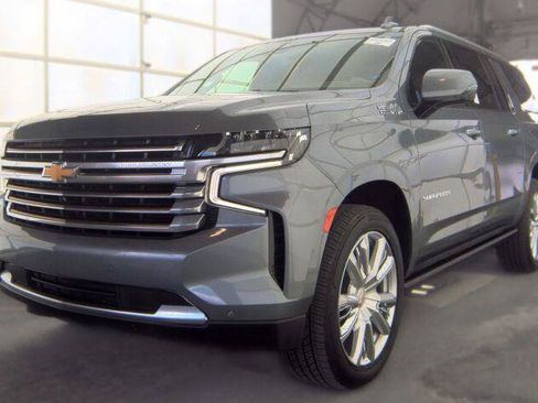 Used 2022 Chevrolet Suburban High Country RWD image 1