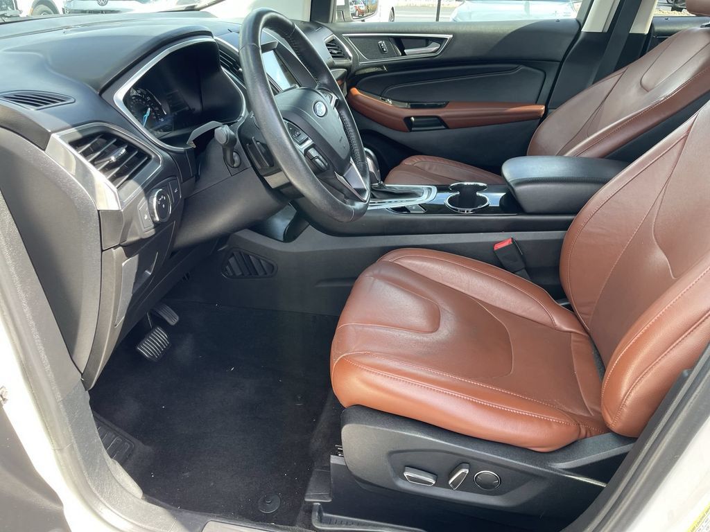 Used 2017 Ford Edge Titanium w/ Equipment Group 301A AWD/4WD image 9