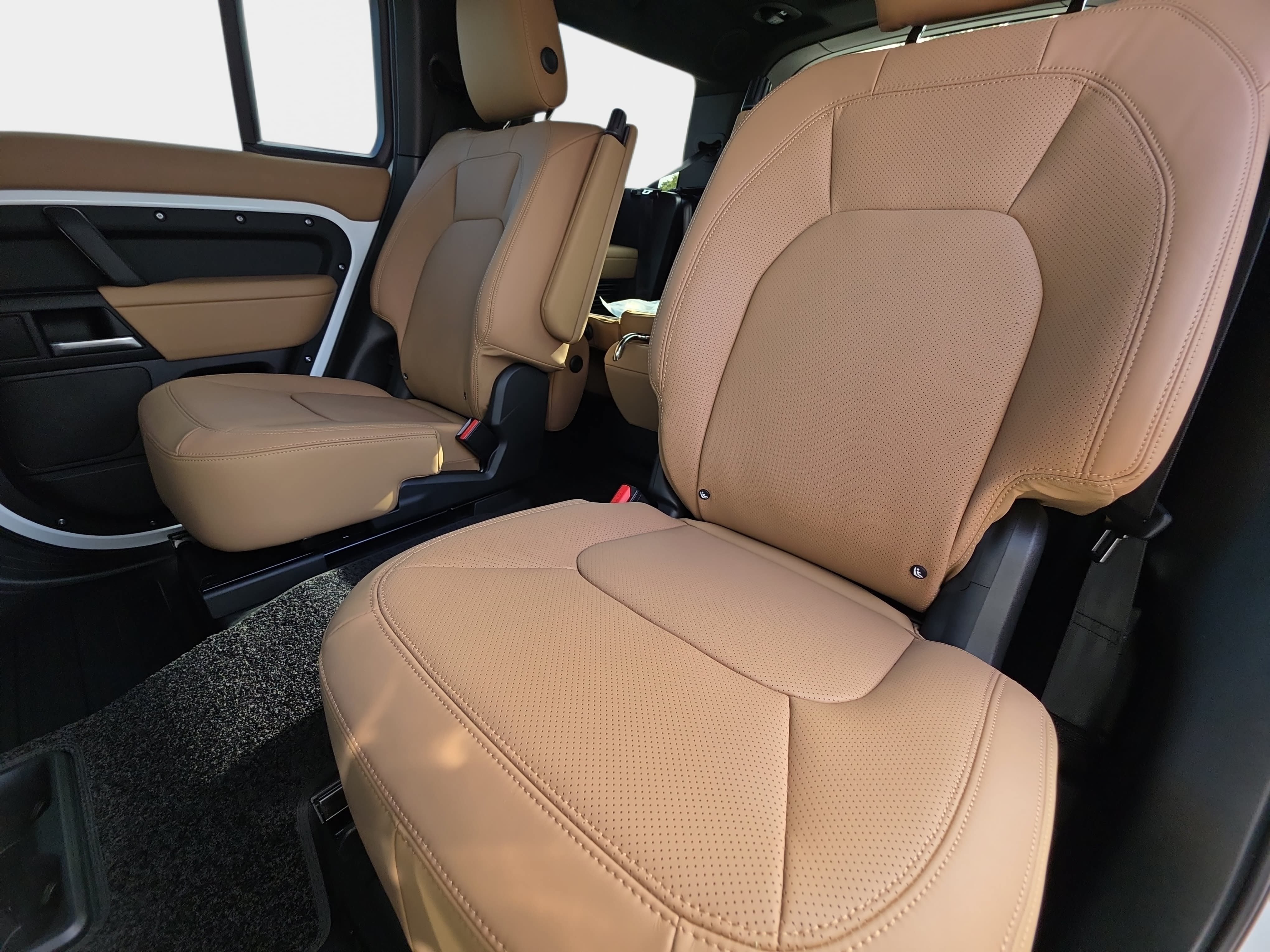New 2026 Land Rover Defender 130 X-Dynamic SE AWD/4WD image 14