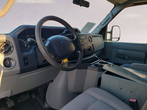 Used 2010 Ford E-250 and Econoline 250 RWD image 16