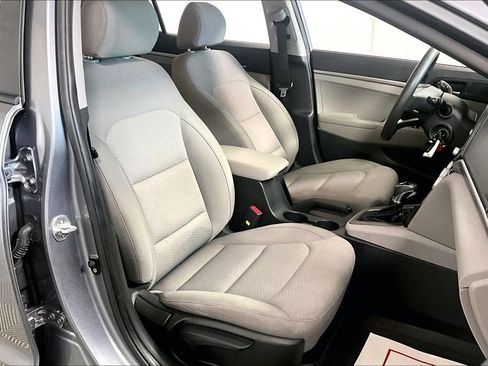 Used 2019 Hyundai Elantra SE image 7