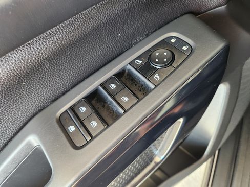 Used 2025 Nissan Pathfinder SV AWD/4WD image 23
