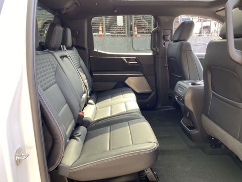 Used 2025 GMC Sierra EV Denali AWD/4WD image 17