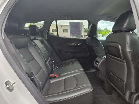 Used 2024 GMC Terrain SLT AWD/4WD image 12