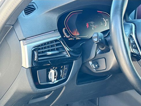 Used 2021 BMW 530i w/ Premium Package image 10