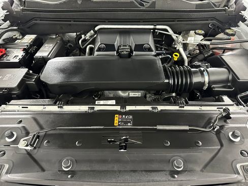 Used 2024 Chevrolet Colorado ZR2 AWD/4WD image 33