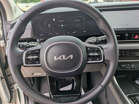 Certified 2025 Kia Carnival SX FWD image 31