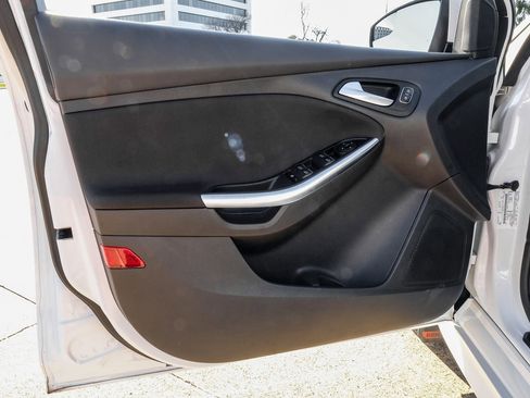 Used 2018 Ford Focus ST image 45