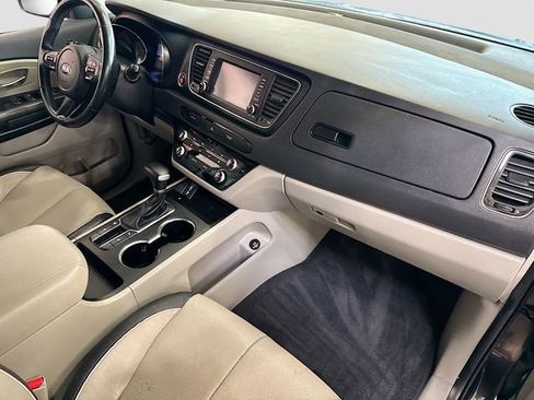 Used 2021 Kia Sedona EX image 30