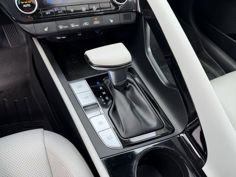 Used 2021 Hyundai Elantra Limited image 25