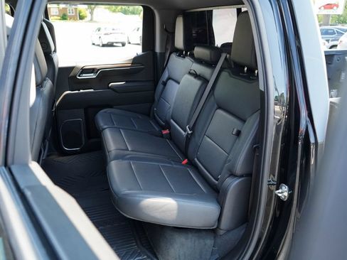 Used 2022 Chevrolet Silverado 1500 LT Trail Boss w/ LT Trail Boss Premium Package AWD/4WD image 8