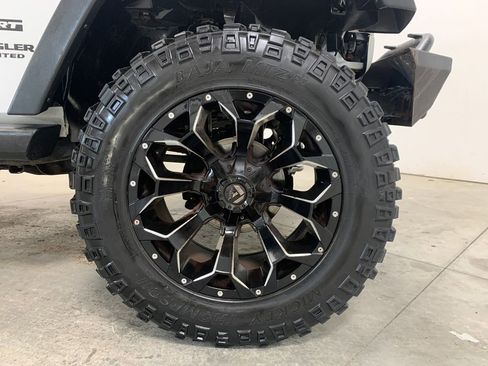 Used 2012 Jeep Wrangler Unlimited Sport image 12