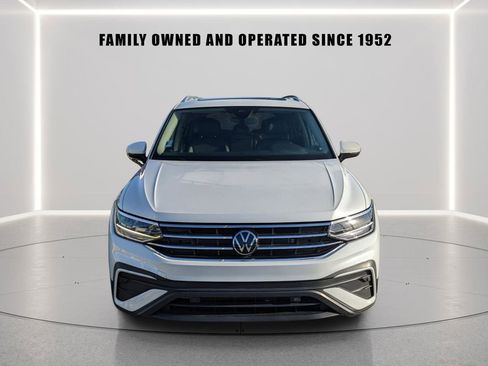 Certified 2023 Volkswagen Tiguan SE w/ Panoramic Sunroof Package image 7