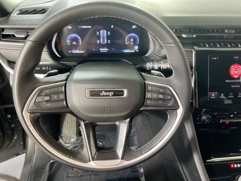 Used 2023 Jeep Grand Cherokee Altitude AWD/4WD image 11