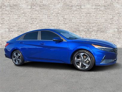 Used 2023 Hyundai Elantra Limited w/ Preferred Accessory Package