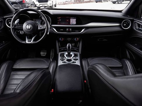 Used 2022 Alfa Romeo Stelvio Veloce AWD/4WD image 30